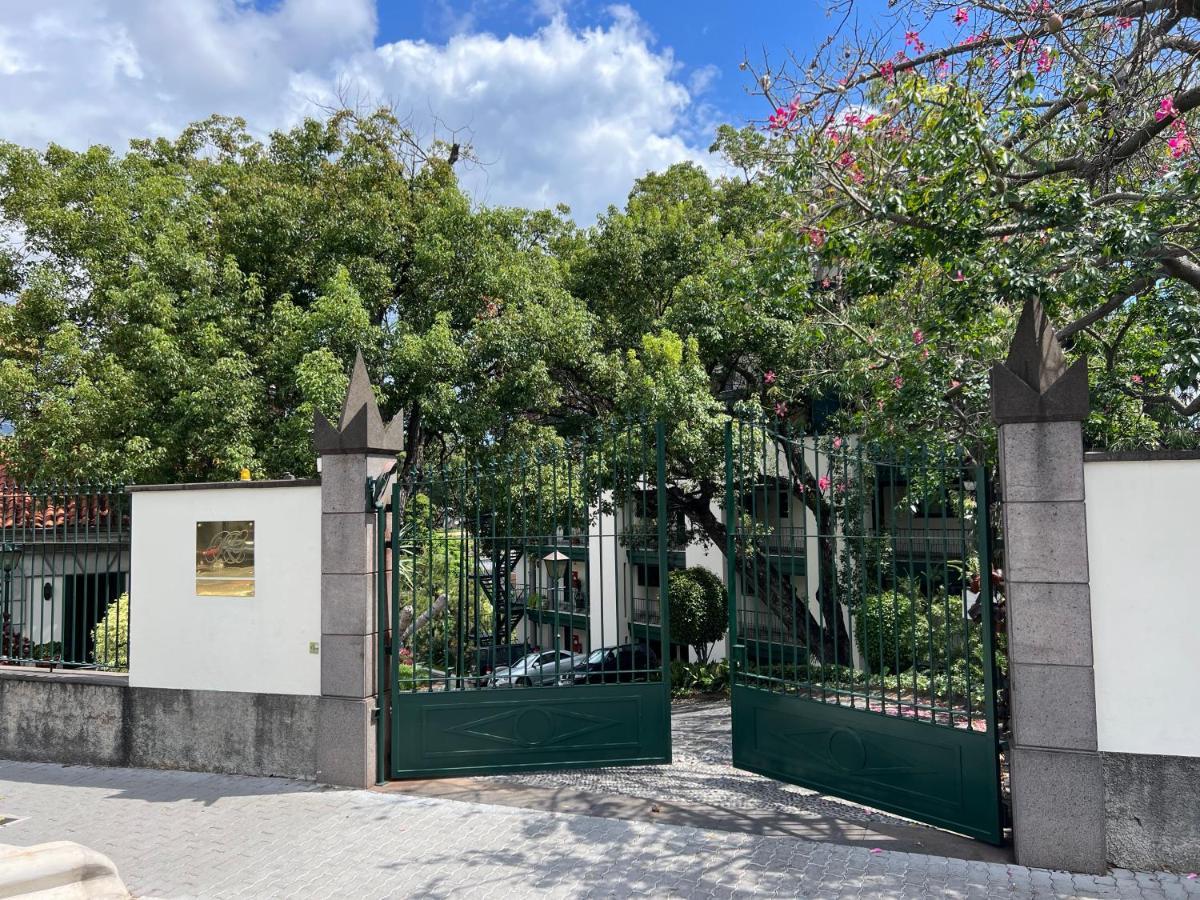 Luxury Oceanfront At Reid'S Gardens Διαμέρισμα Φουνκάλ Εξωτερικό φωτογραφία