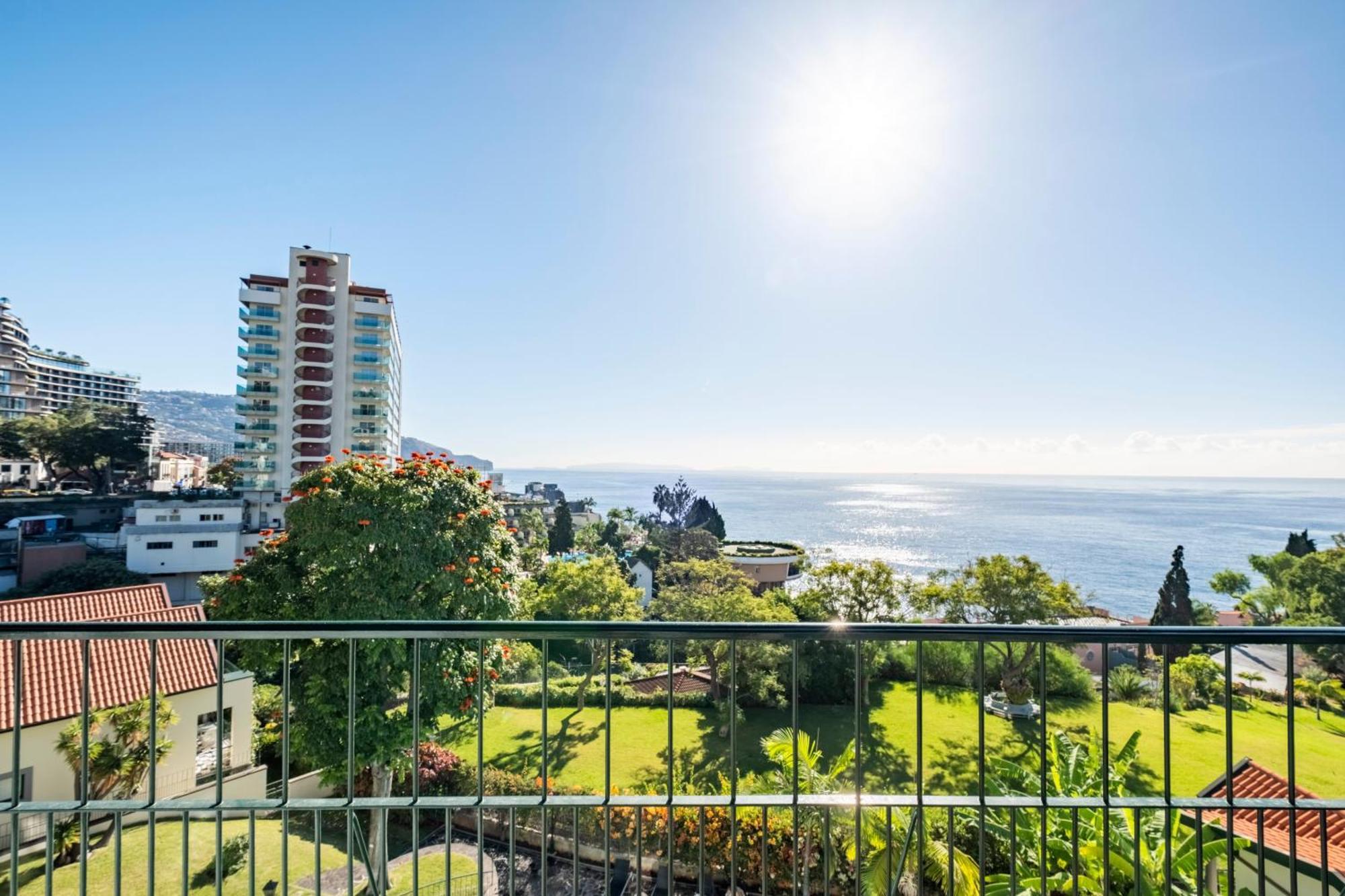 Luxury Oceanfront At Reid'S Gardens Διαμέρισμα Φουνκάλ Εξωτερικό φωτογραφία